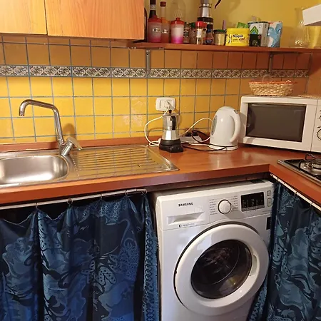 Goldencube Guest House-2